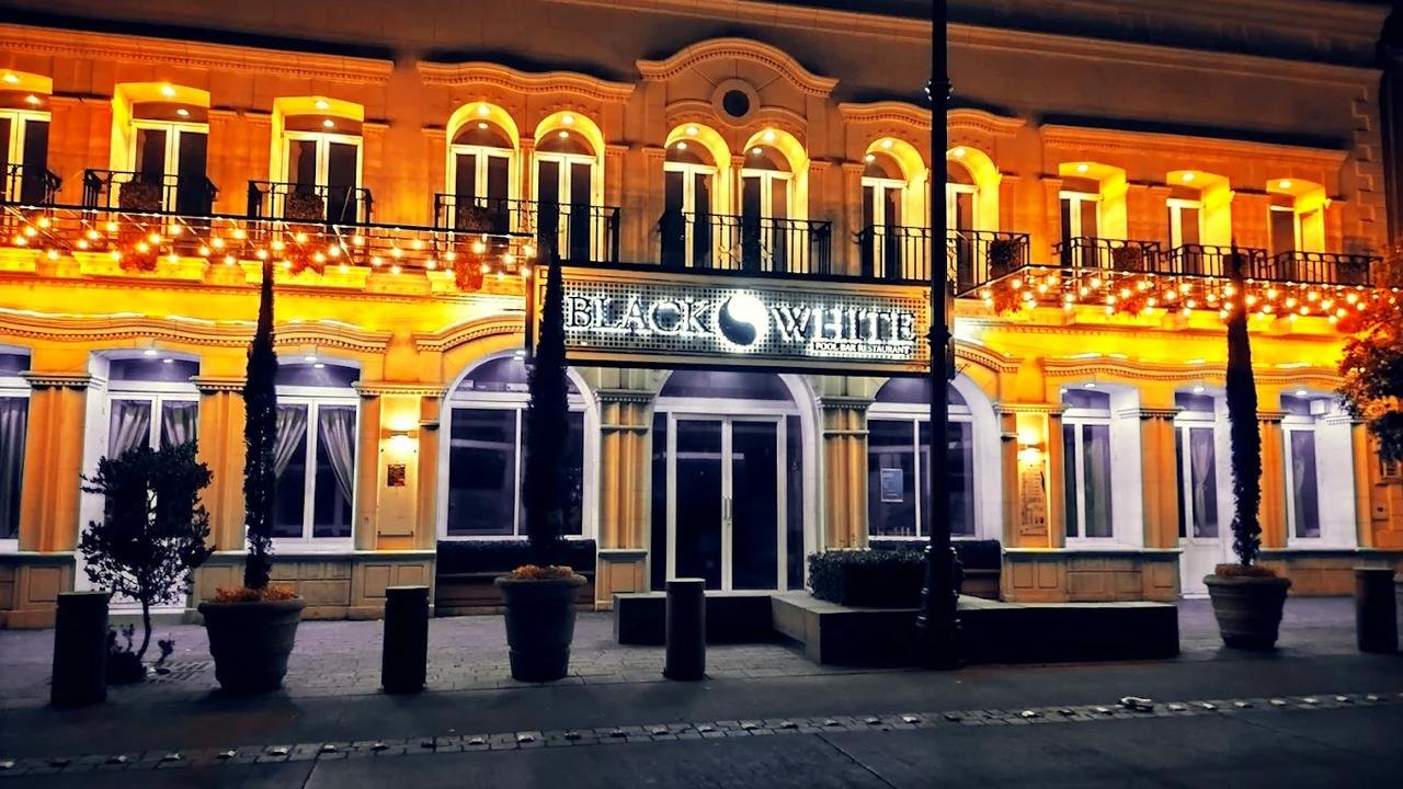 Black White Pool Bar Restaurant